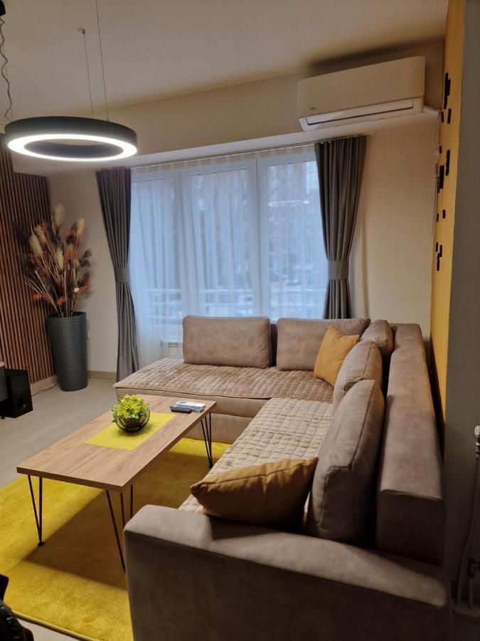 Luxury Yellow & Modern Apartment Skopje Exterior photo
