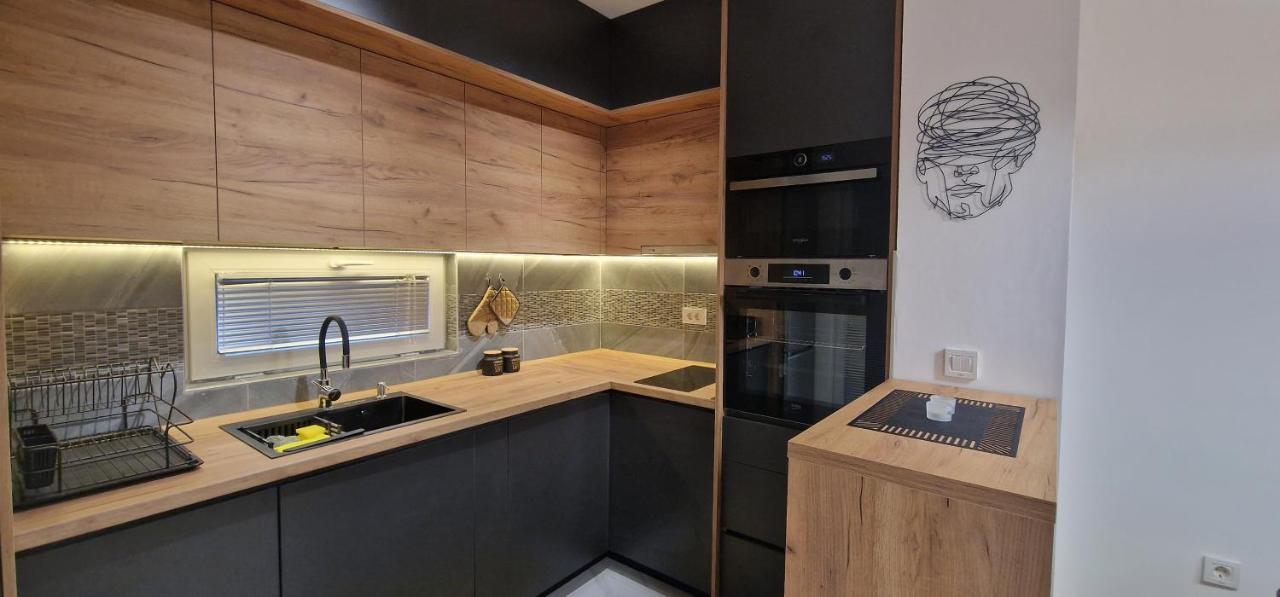 Luxury Yellow & Modern Apartment Skopje Exterior photo